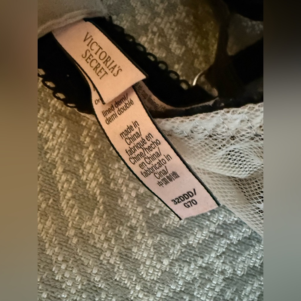 2 Victoria's Secret Bras for a great price!🎁
Each $10, both $18 - Picture 15 of 16